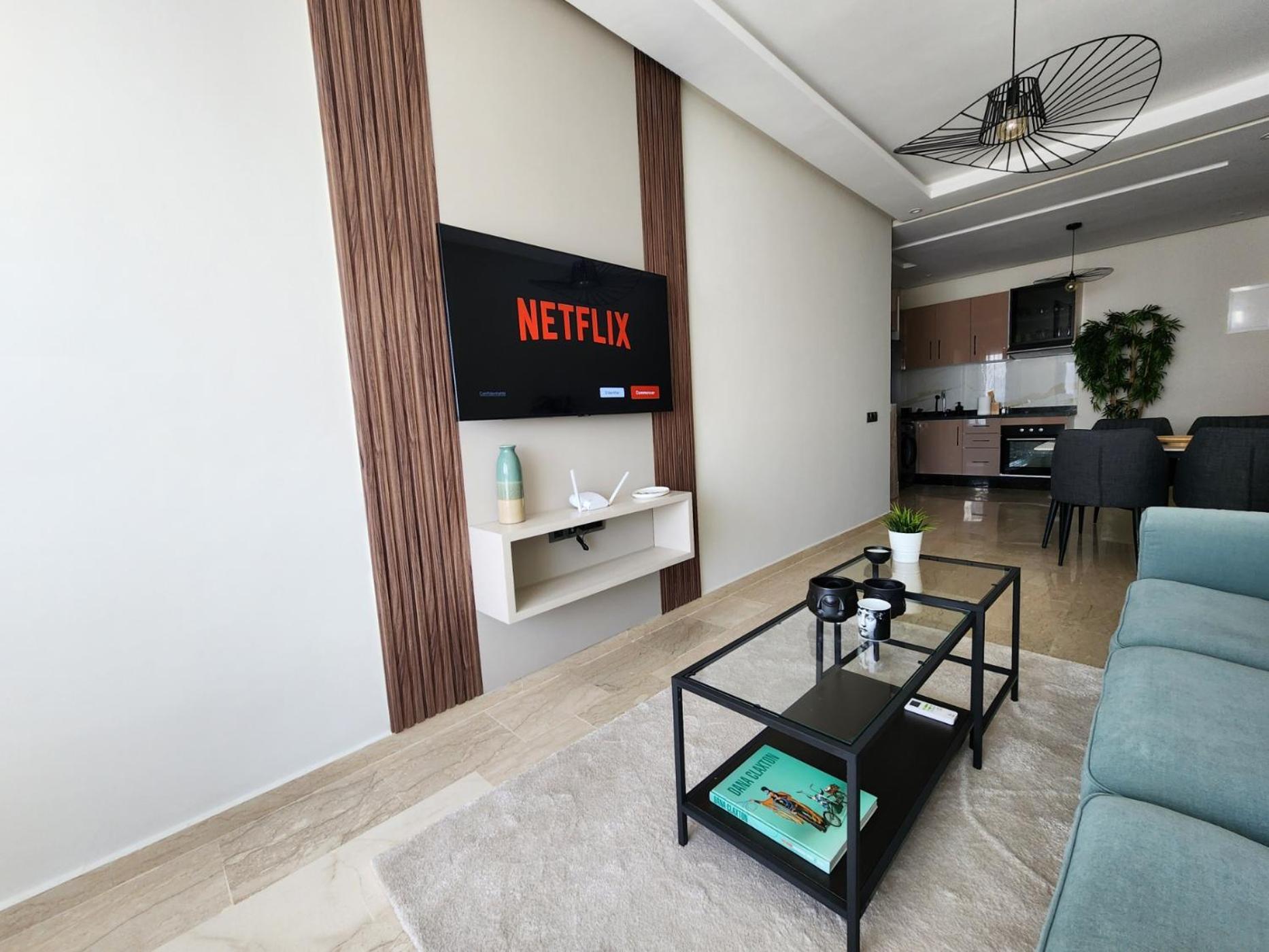 Appartement The 51 Hermitage By Ib Signature - Elegant 1br, Peaceful - 24 X7 Security - Self Check-in - Parking - View With Terrace - Walk To Cafes! Centre & Tram