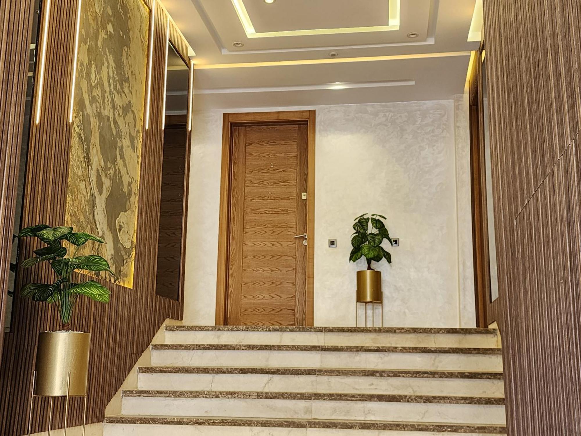 The 51 Hermitage By Ib Signature - Elegant 1br, Peaceful - 24 X7 Security - Self Check-in - Parking - View With Terrace - Walk To Cafes! Centre & Tram Casablanca