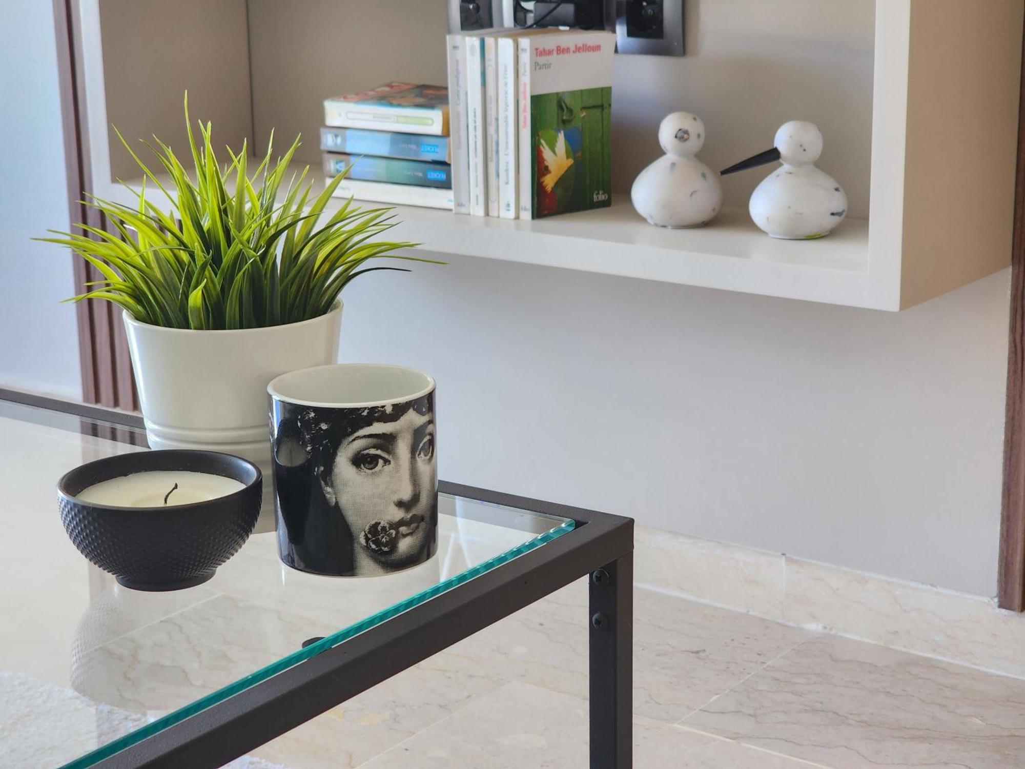 The 51 Hermitage By Ib Signature - Elegant 1br, Peaceful - 24 X7 Security - Self Check-in - Parking - View With Terrace - Walk To Cafes! Centre & Tram Appartement