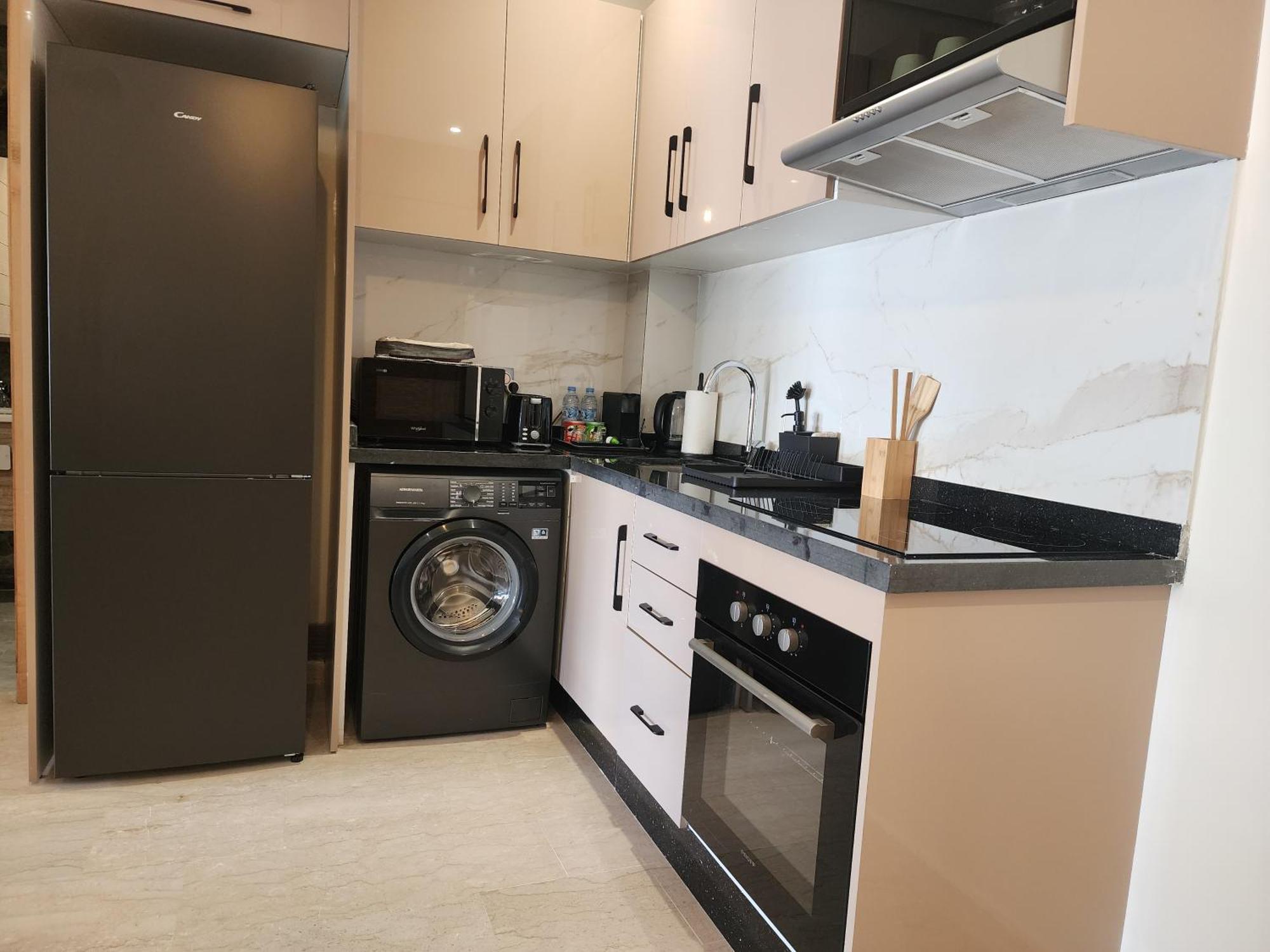 The 51 Hermitage By Ib Signature - Elegant 1br, Peaceful - 24 X7 Security - Self Check-in - Parking - View With Terrace - Walk To Cafes! Centre & Tram *