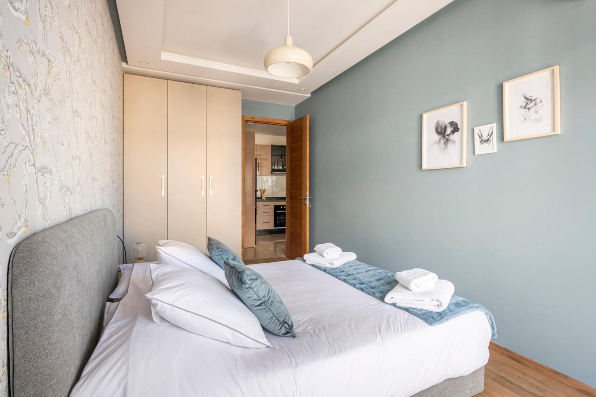 Appartement The 51 Hermitage By Ib Signature - Elegant 1br, Peaceful - 24 X7 Security - Self Check-in - Parking - View With Terrace - Walk To Cafes! Centre & Tram *